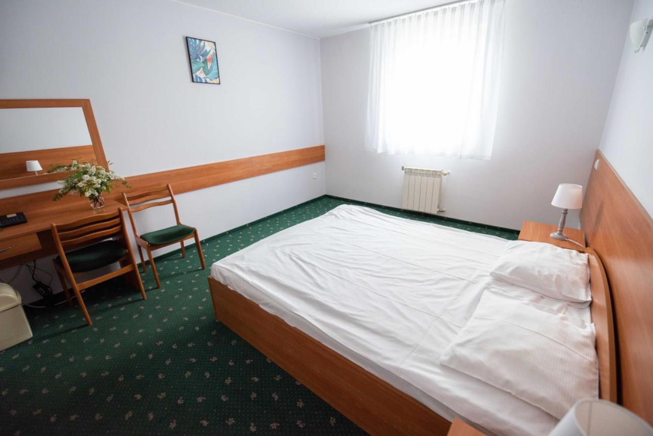 Hotel Reg Benz Mielec Exterior foto